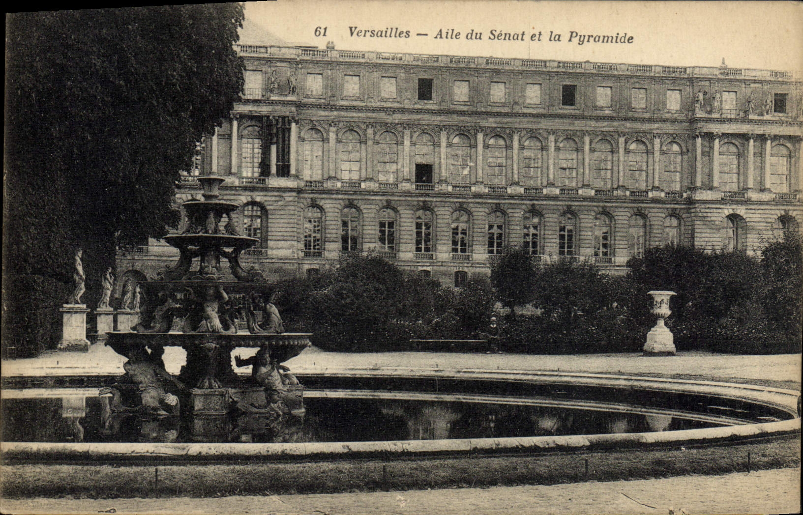 CPA Versailles Aile du Senat et la Pyramide