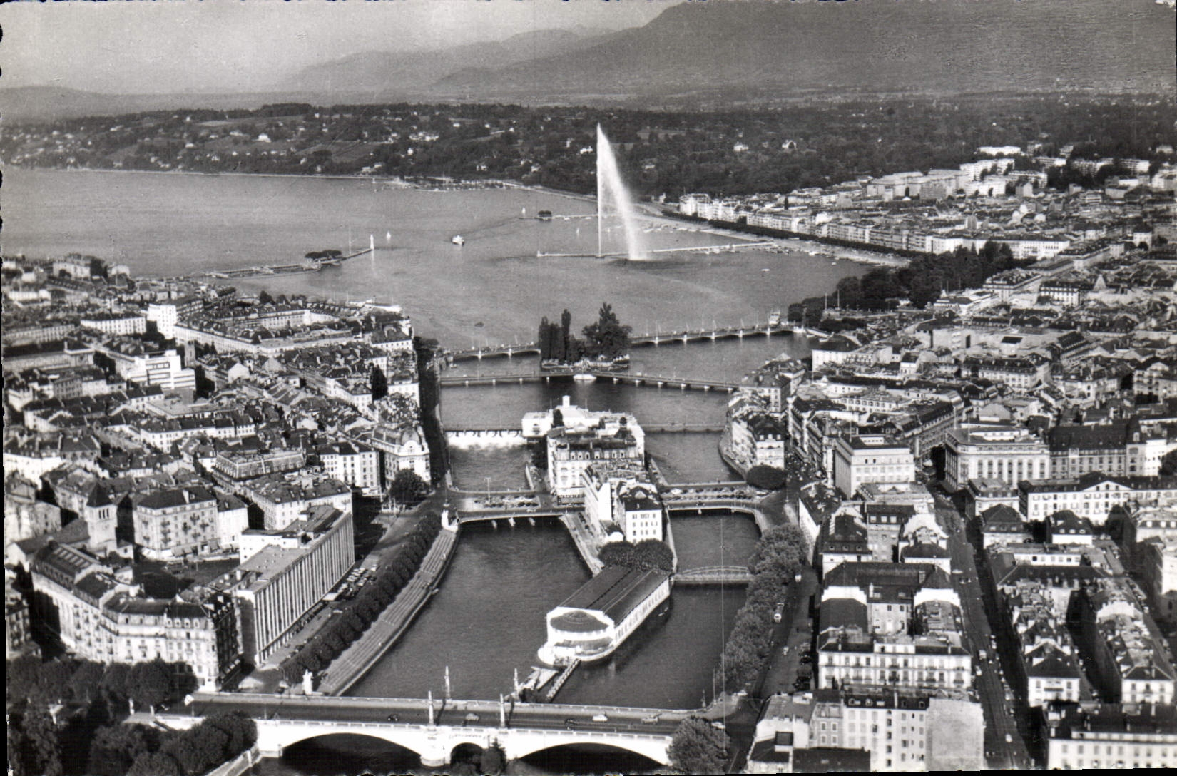 CPM Geneve Les Ponts Sur Le Rhone et la rade