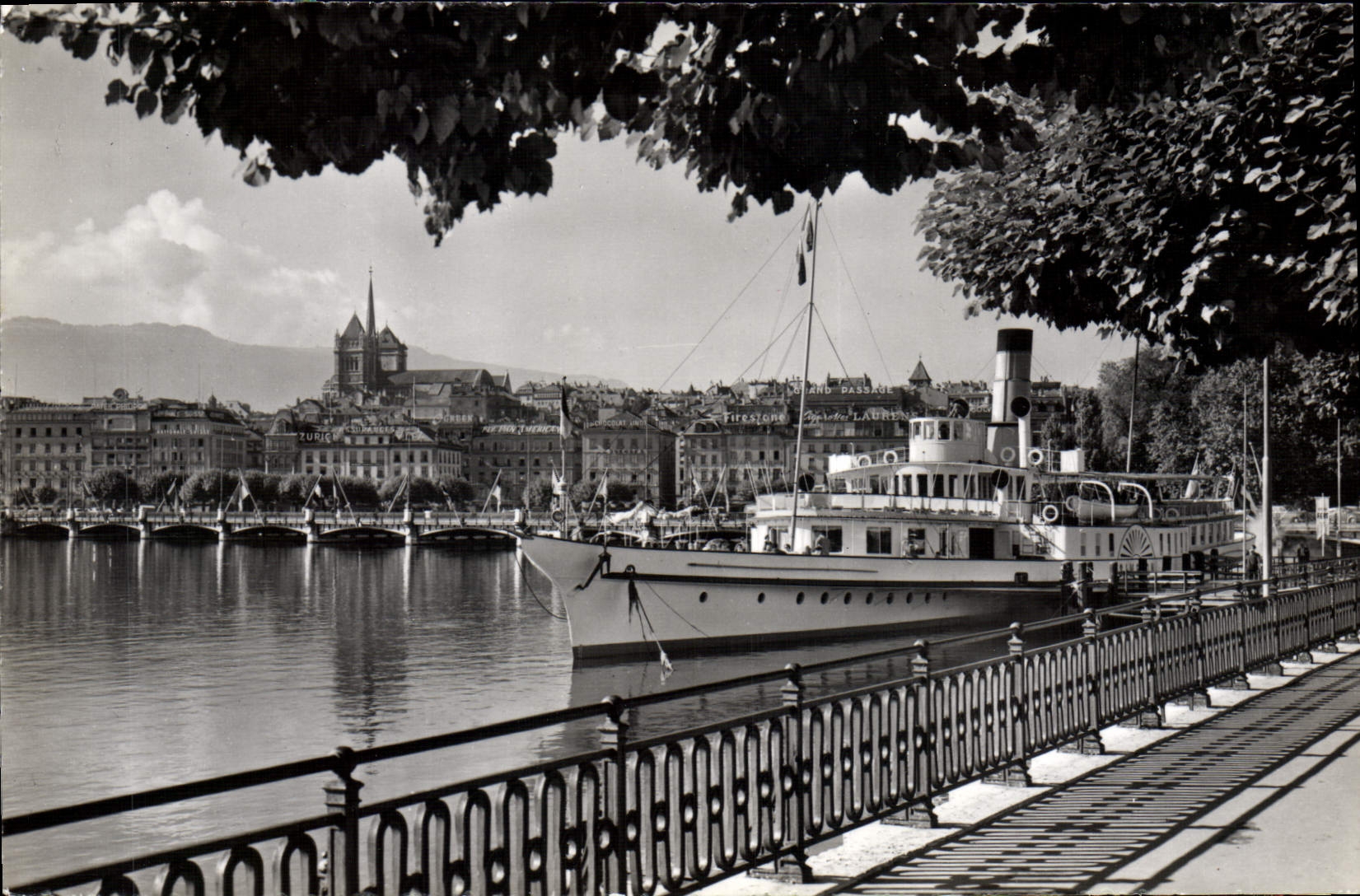 CPM Geneve Le quai Du Mont Blanc Bateau