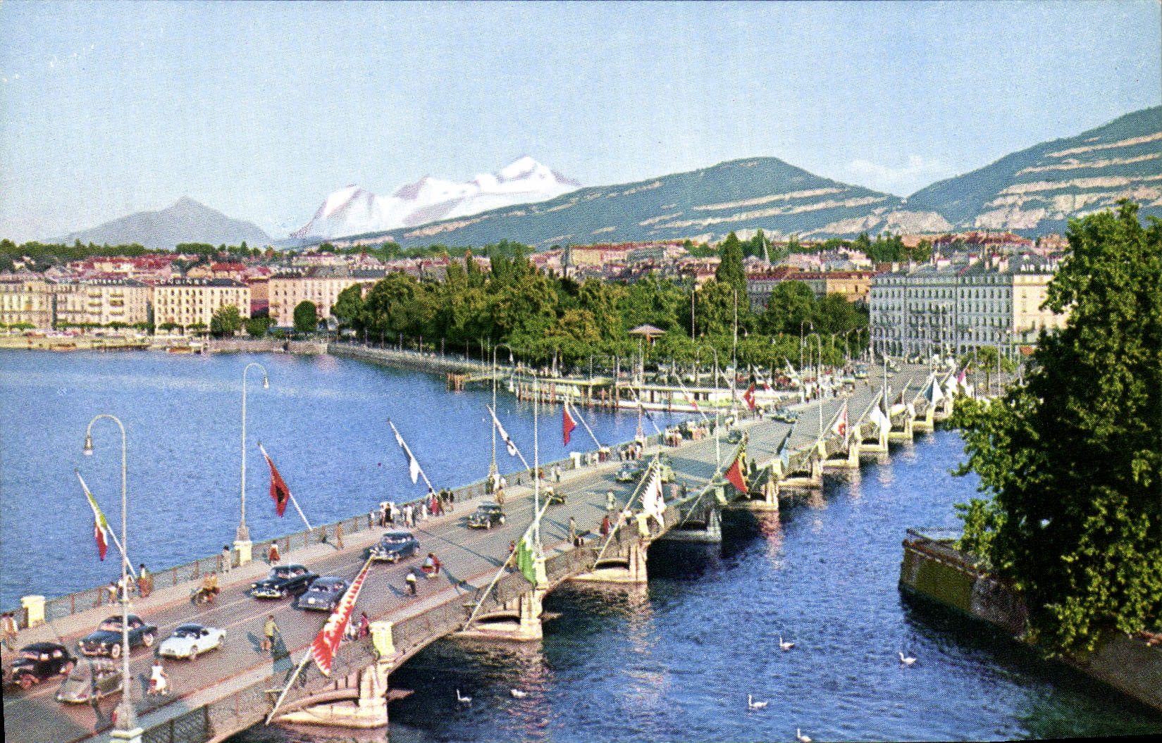 CPM Geneve Le Pont Du Mont Blanc la Saleve et le Mont Blanc