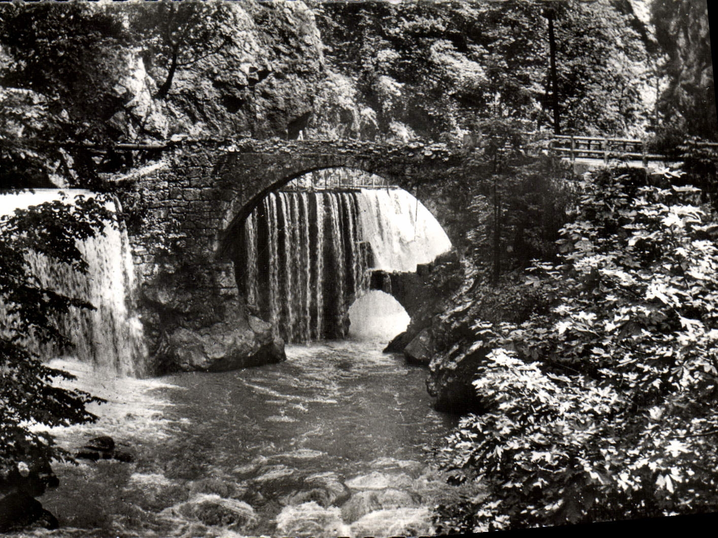 Vieux Ponts sur le Guiers Mort à Fourvoirie — Paysages de Chartreuse — Éditions J. Céillard