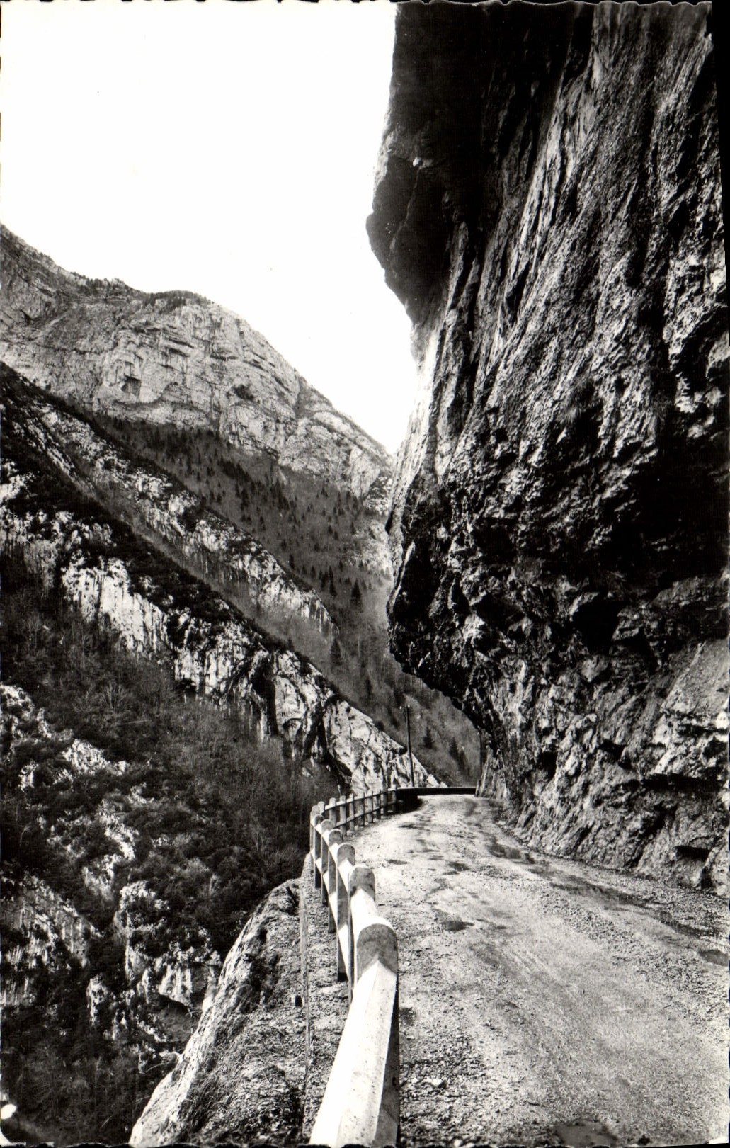 CPM La Grande Chartreuse Paysages L'impressionante route de Frou dominant les gorges du Guiers Vis