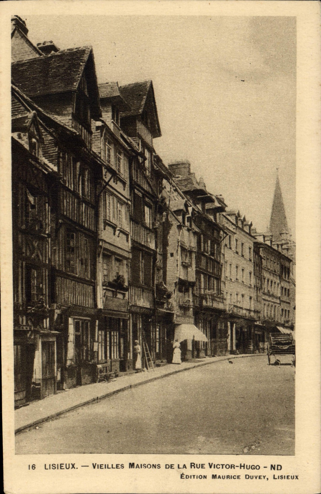 CPA Lisieux Vieilles Maisons De La Rue Victor Hugo