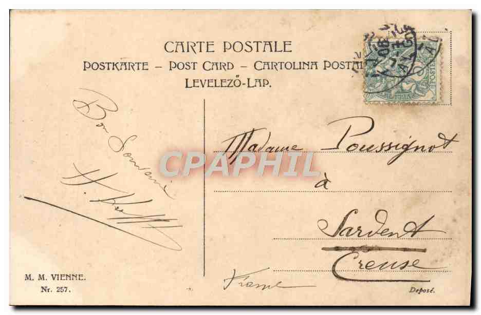 Quatre femmes en robe de style victorien — assises sur un tronc d'arbre — M.M. Vienne, n° 257 — Rückseite