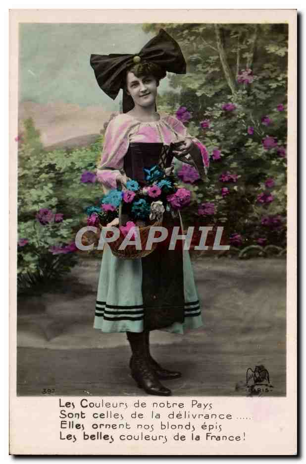 Jeune femme en robe colorée tenant un panier de fleurs — Paris — n° 392