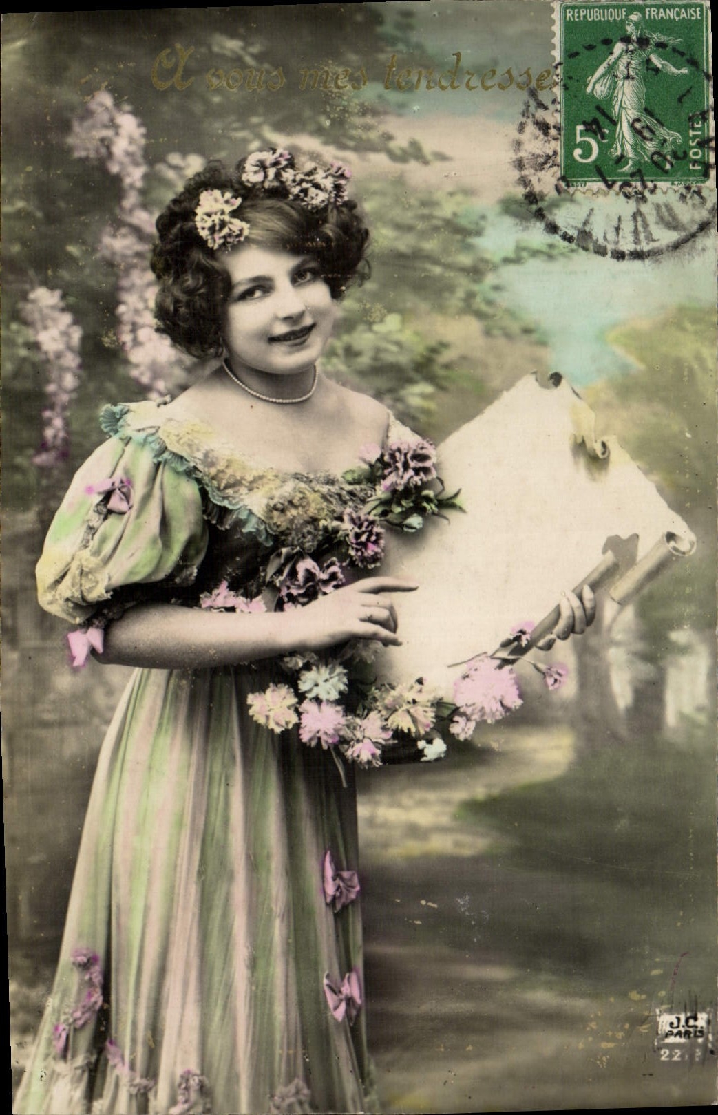 Junge Frau in blühendem Kleid — 'À vous mes tendresses' — J.C. Paris, n°22