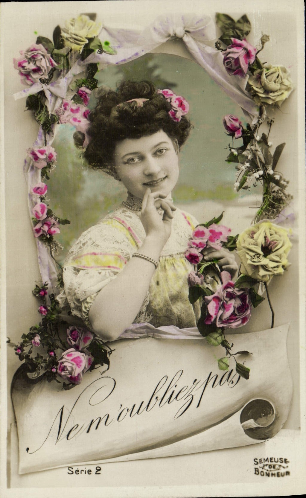 Jeune femme souriante — décor floral — Semeuse Bonneur, Série 2