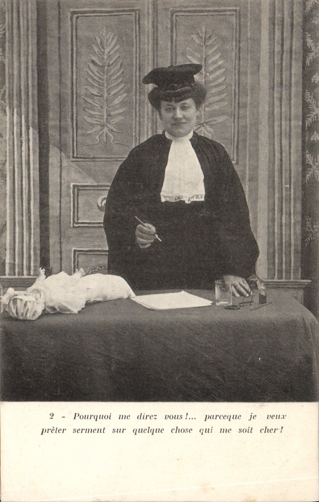 Frau in Richterrobe — humorvoller Text — CPAPHIL