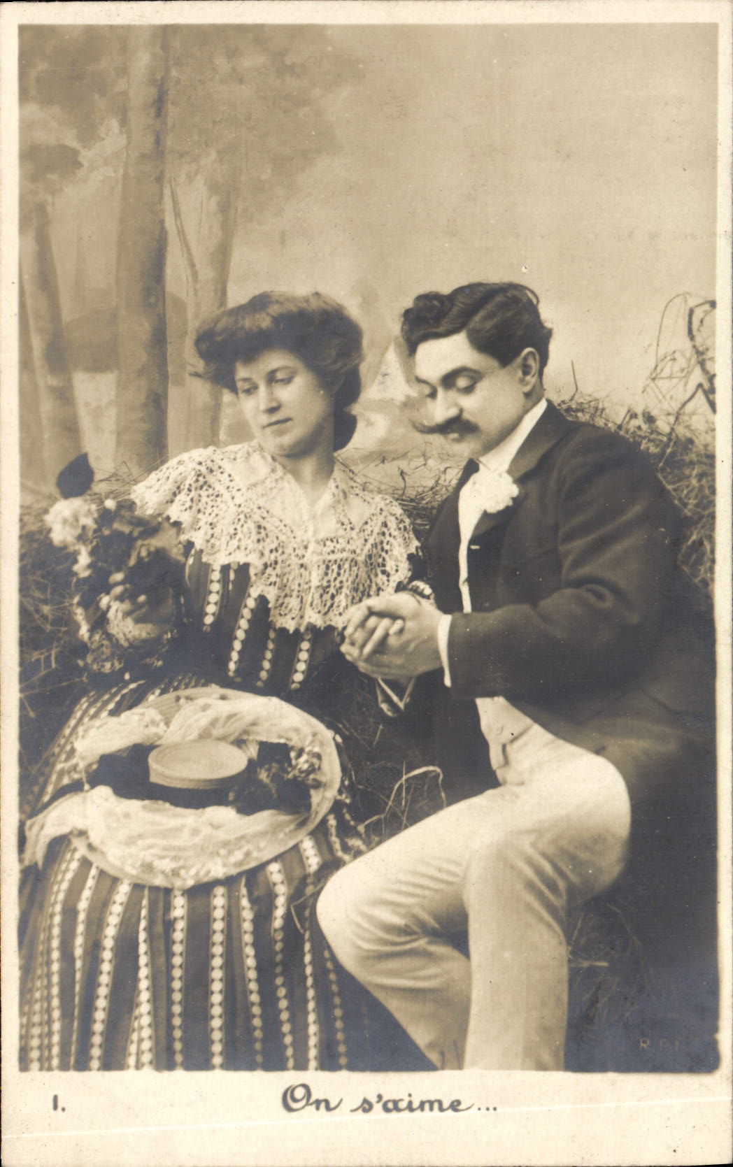 Couple amoureux — scène de théâtre ou photo studio — RPPN, n°1