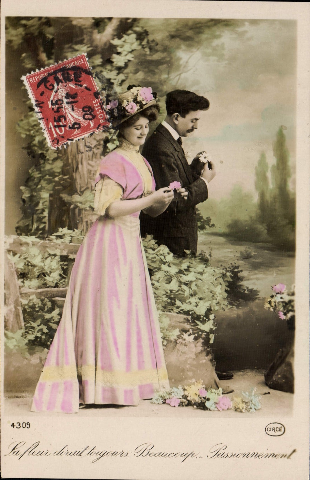 Joven pareja al aire libre — editor CIRCE, n° 4309