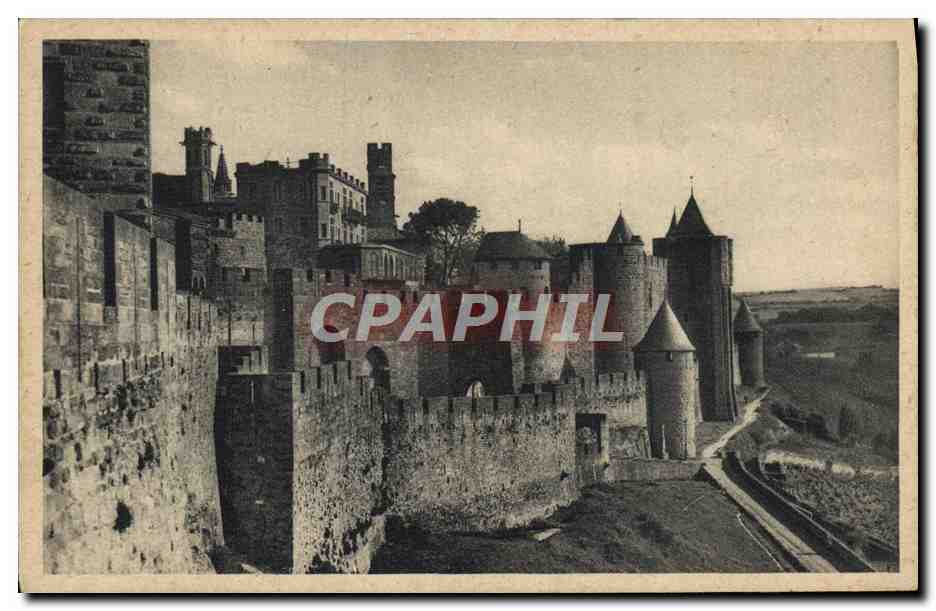 CPA Carcassonne Les avancees de la porte d'Aude La Cite