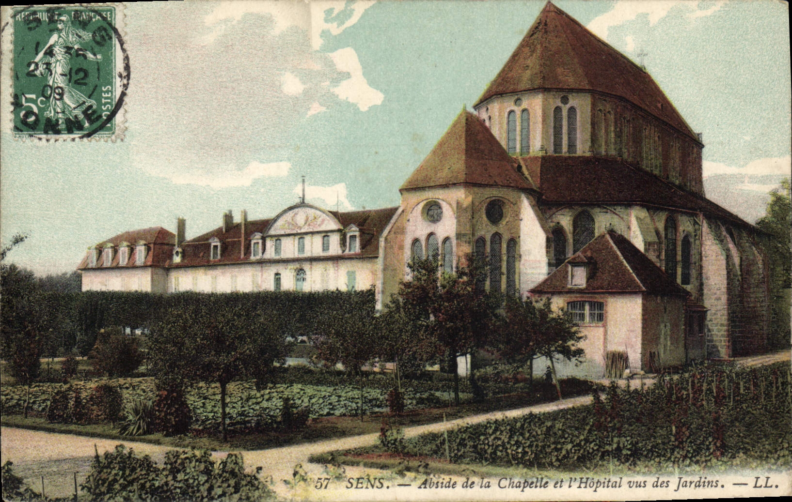 Sens — Abbaye de la Chapelle et l'Hôpital vus des Jardins — LL.