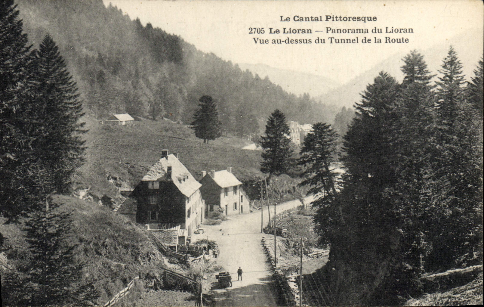 CPA Le Lioran Panorama du Lioran Vue au dessus du tunnel de la route 