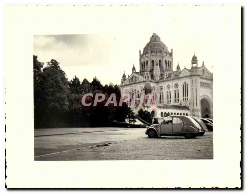 Photo Basilique de Lisieux 2CV Citroen