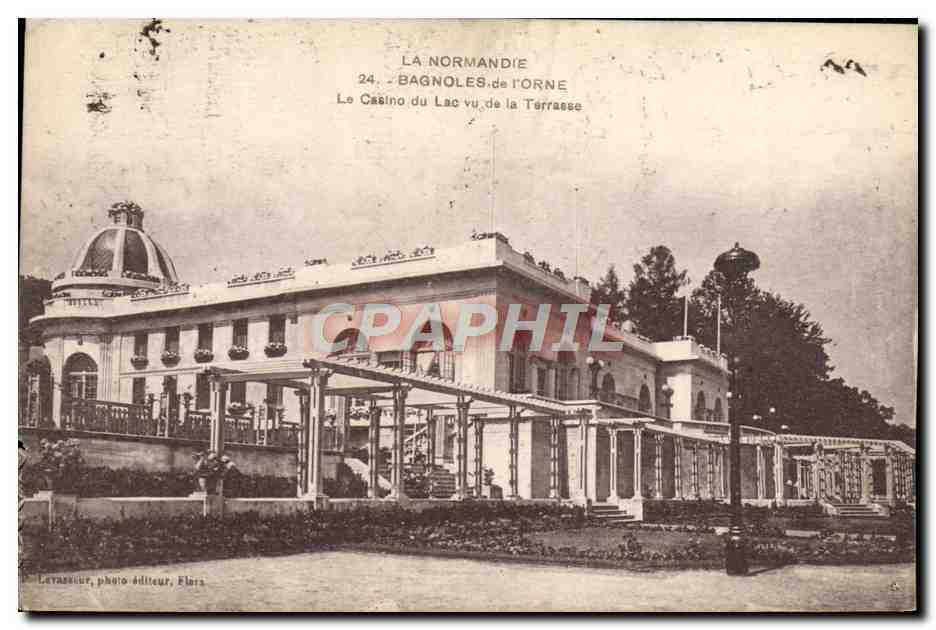 CPA Bagnoles de L'Orne Le Casino du Lac vu de la Terrasse