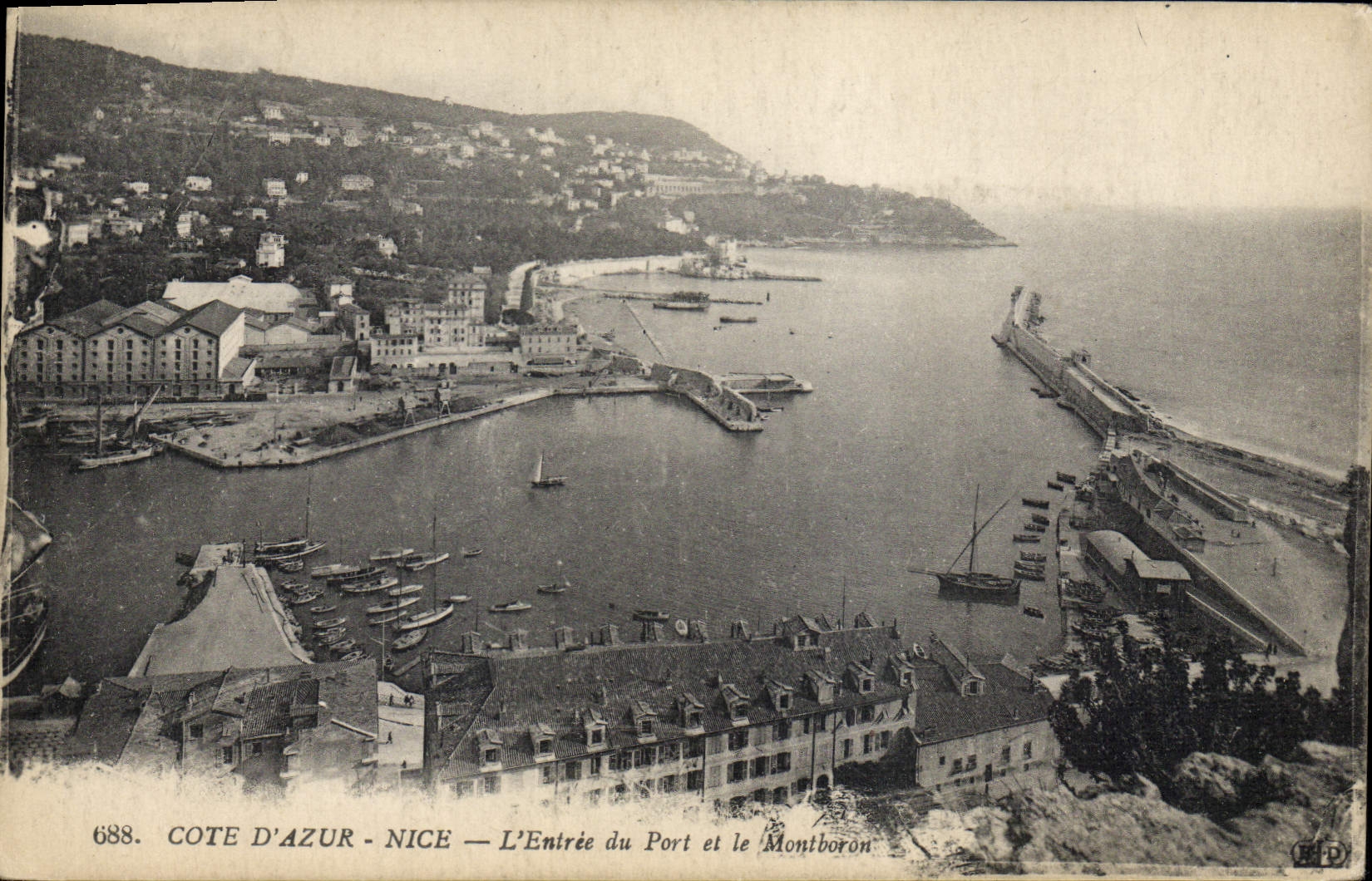 CPA Nice L'Entree du Port et le Montbouron 