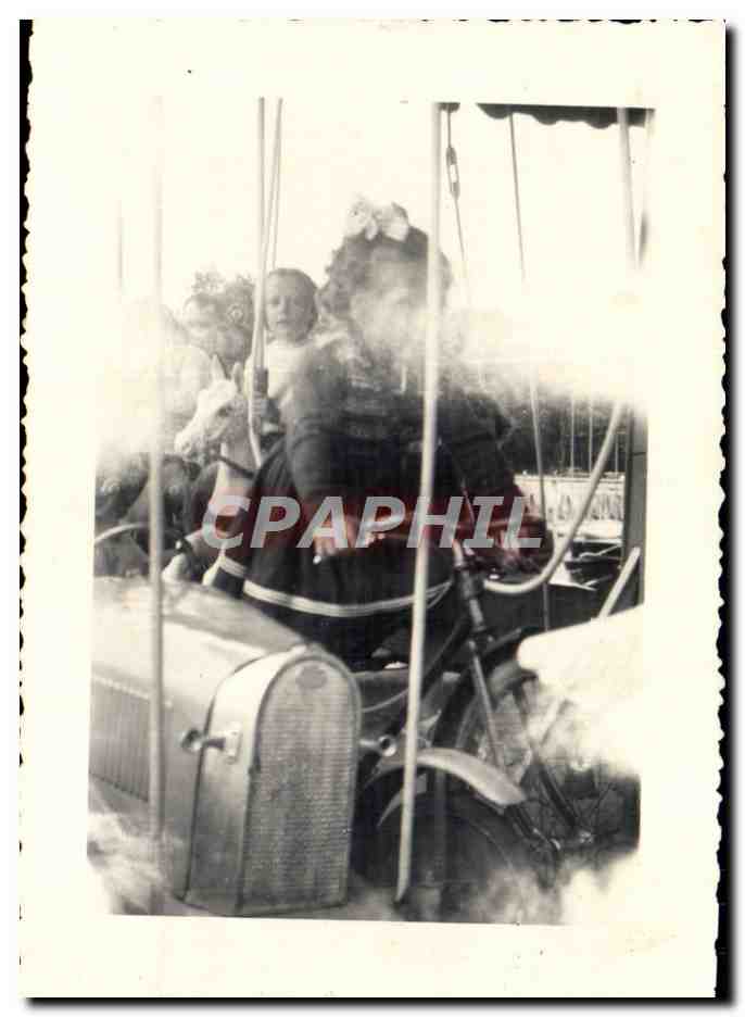 Photo Enfant sur un velo cycle Manege 