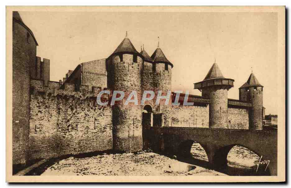 CPA Carcassonne Entree du Chateau