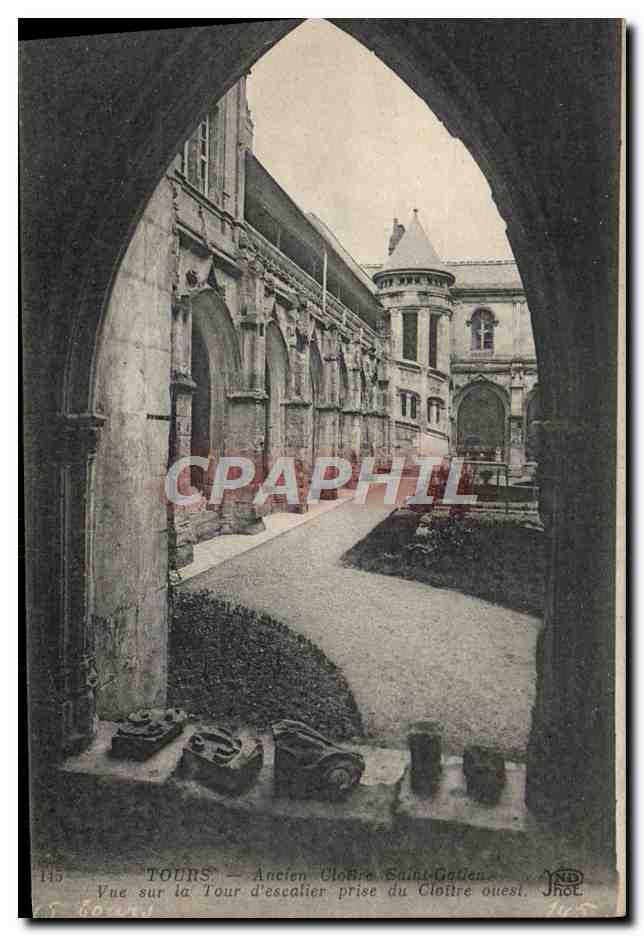 CPA Tours Ancien cloitre Saint Gatien Vue sur la tour d'escalier prise du cloitre actuel