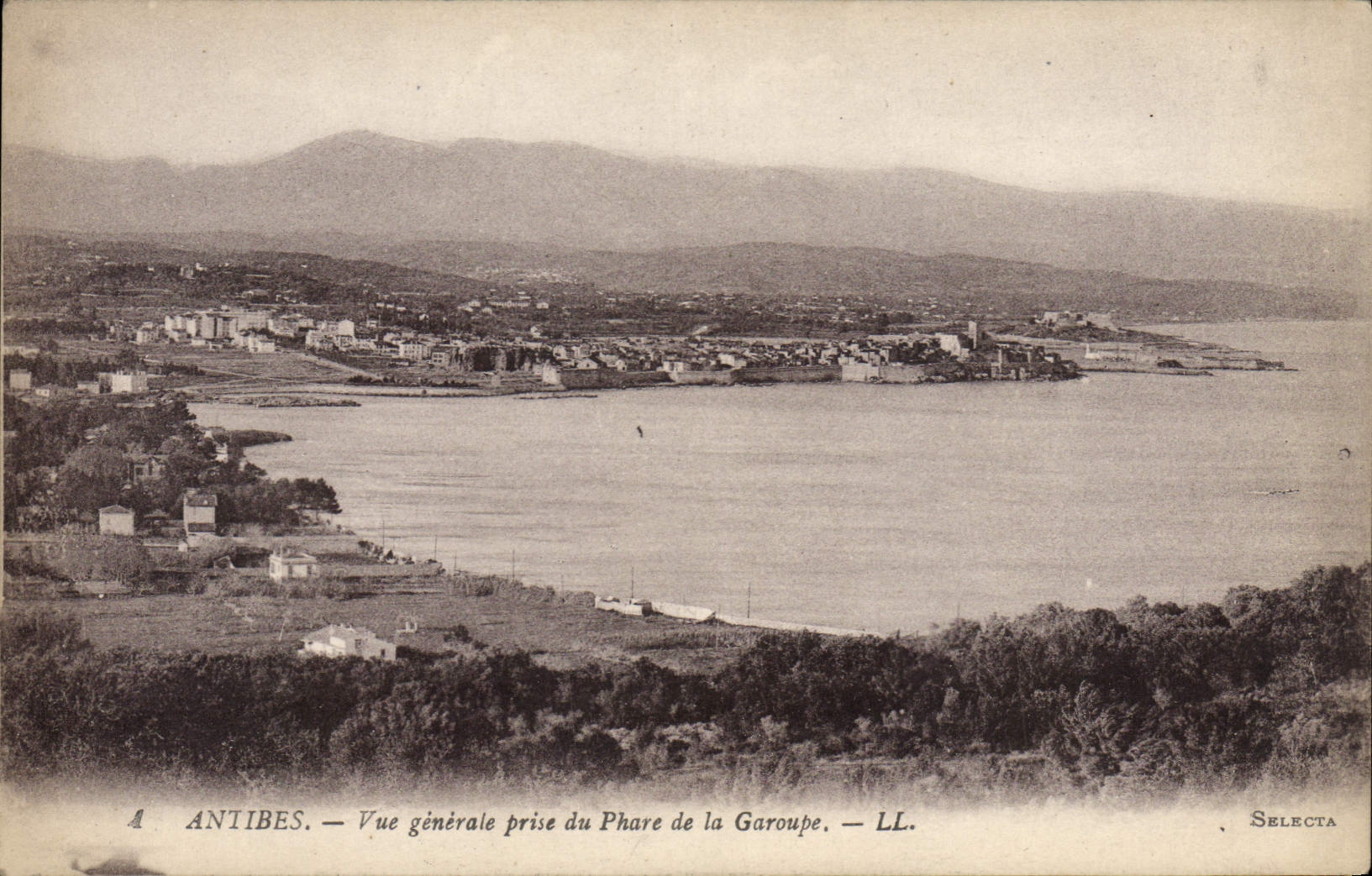 CPA Antibes Vue Generale Prise du Phare de la Garoupe 