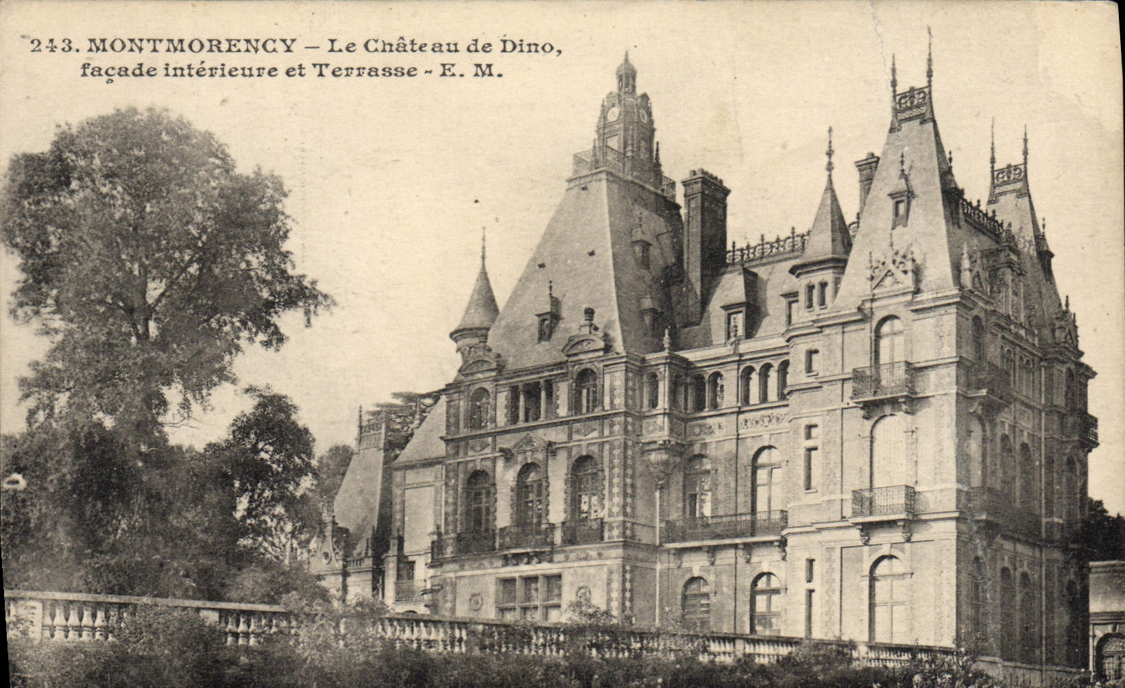 CPA Montmorency Le Chateau du Dino facade interieure et terrasse