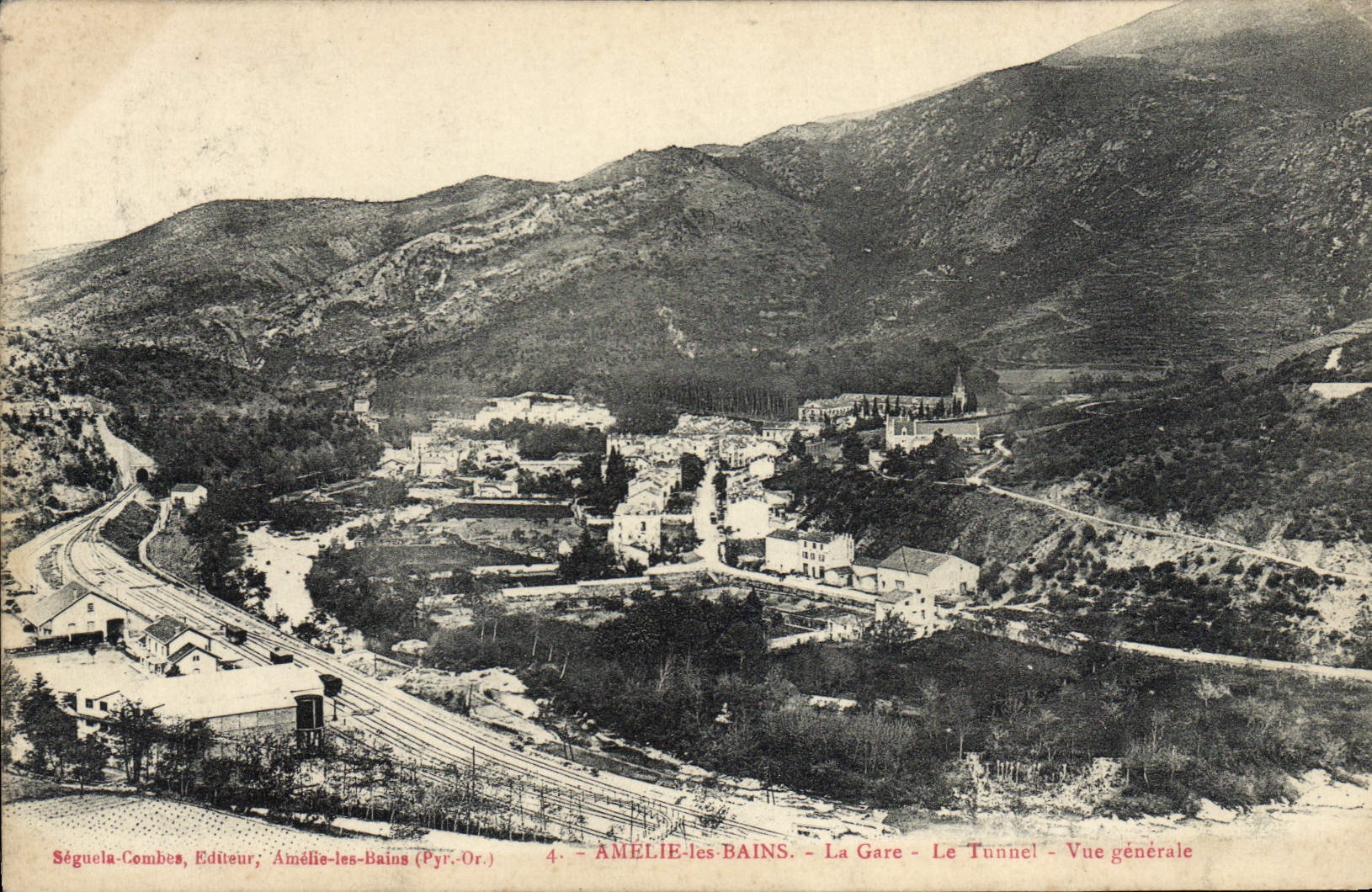 CPA Amelie les Bains La Gare Le Tunnel Vue Generale