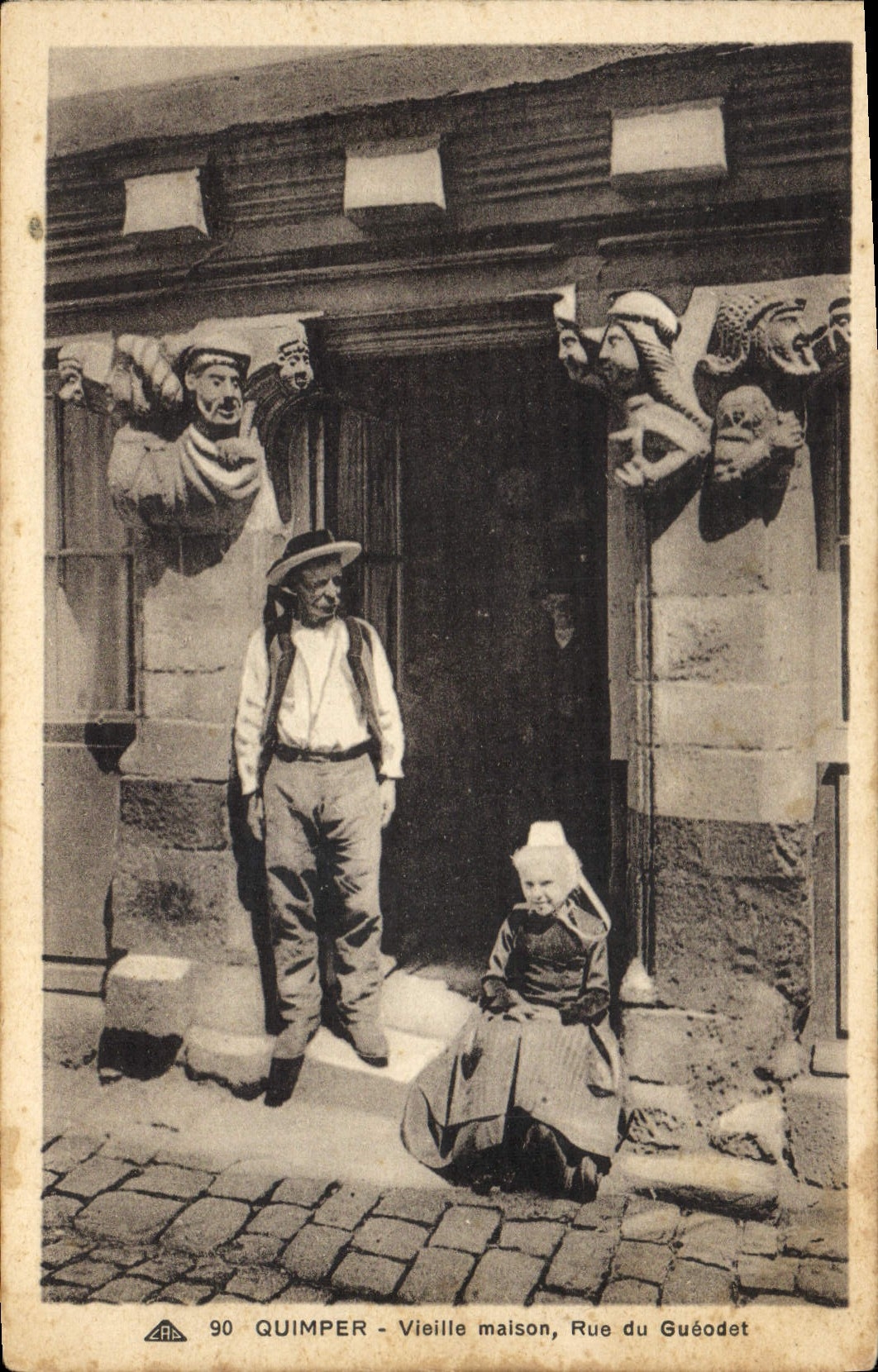 CPA Quimper Vieille Maison Rue du Gueodet