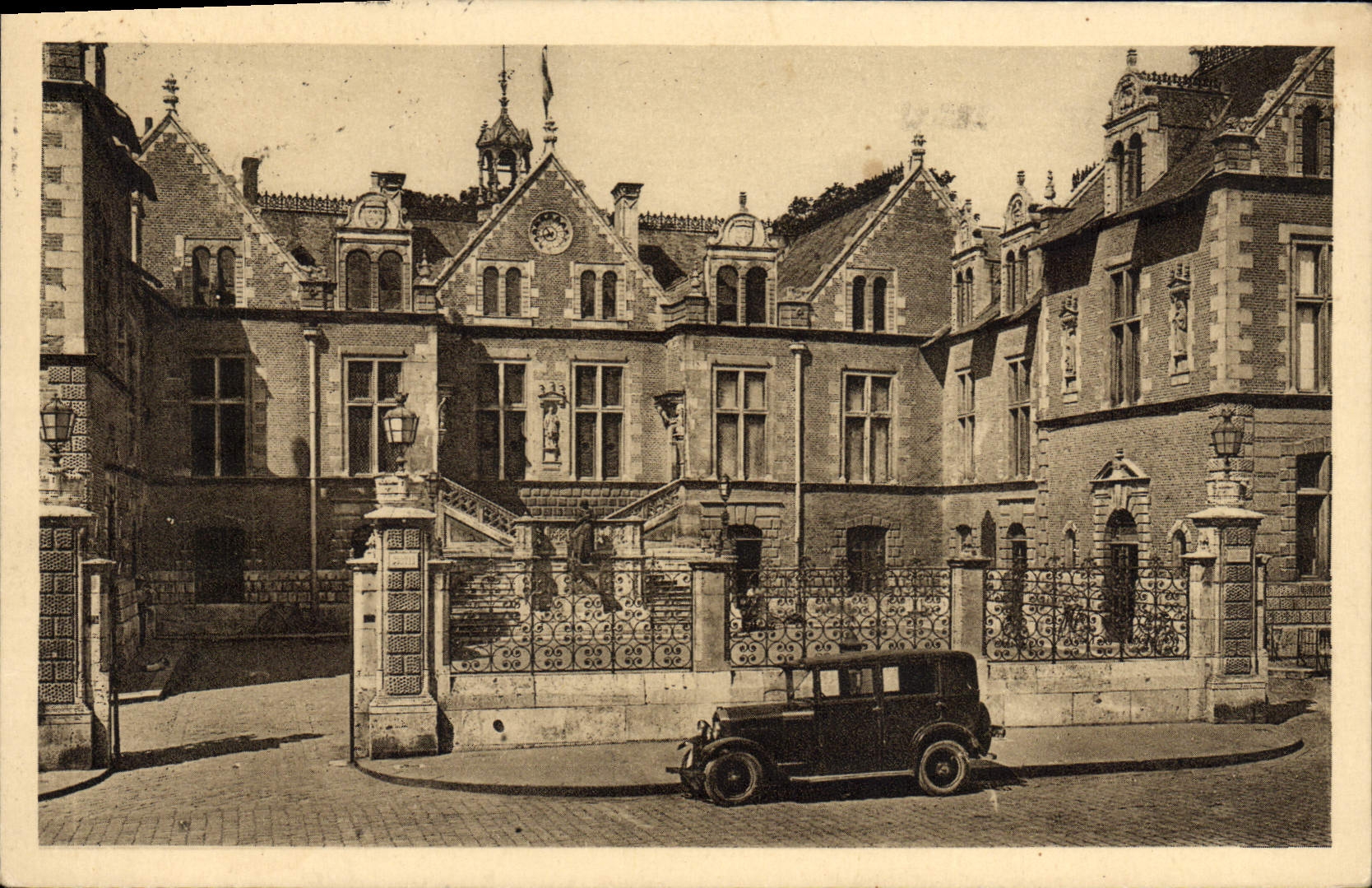 CPA Orleans Hotel de Ville Automobile