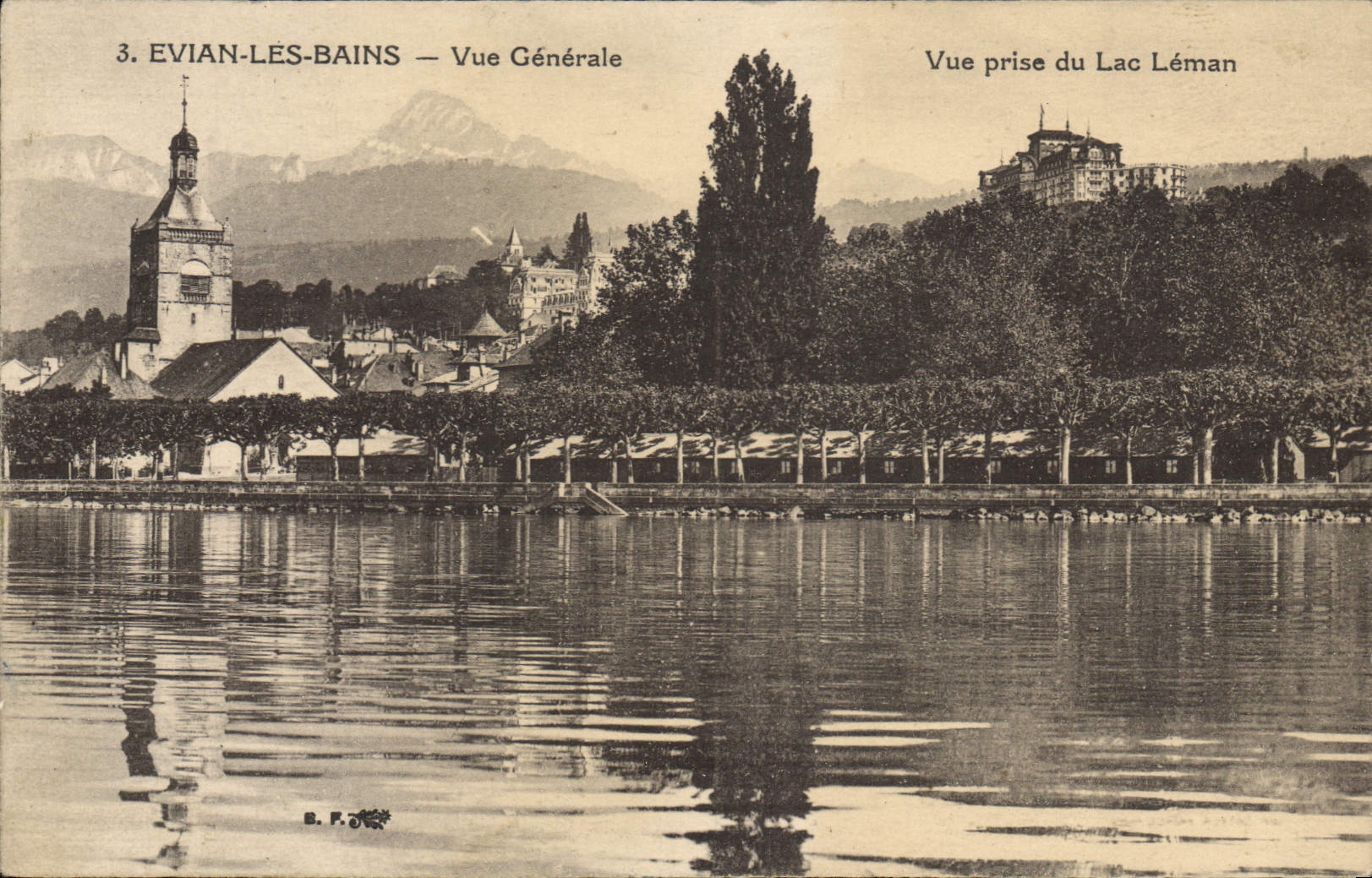 CPA Evian Les Bains Vue Generale Vue Prise du Lac Leman