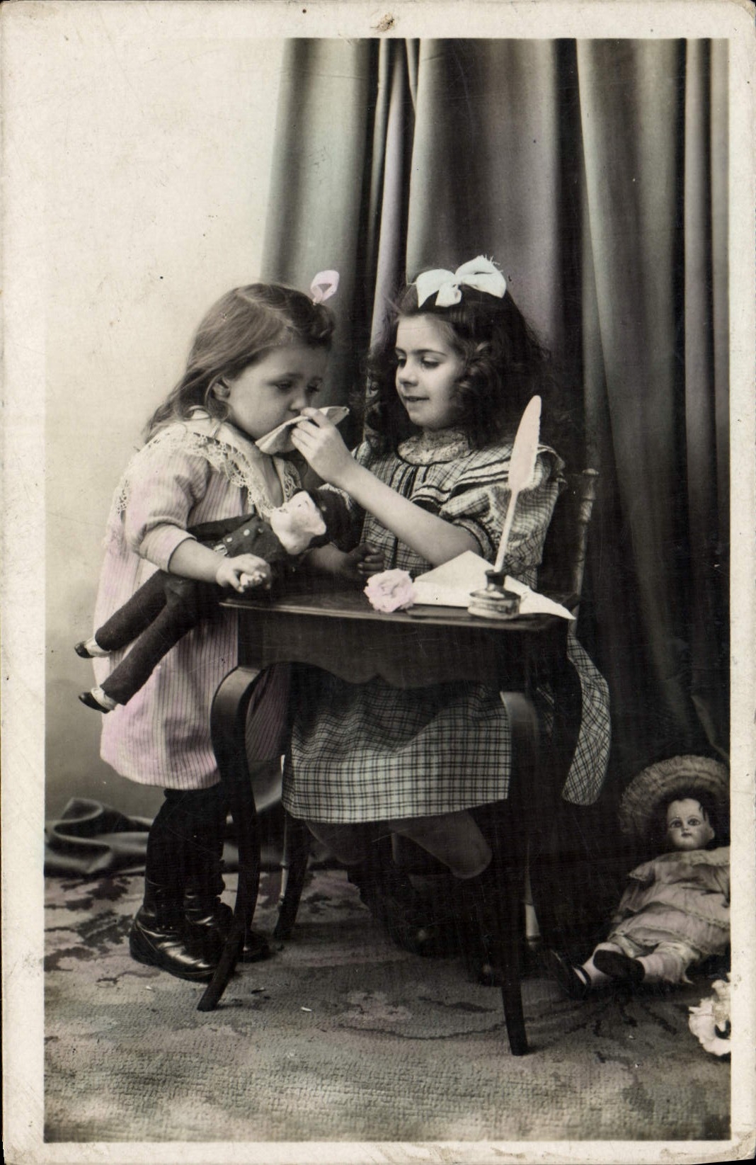 CPA Fantaisie Enfants Poupee