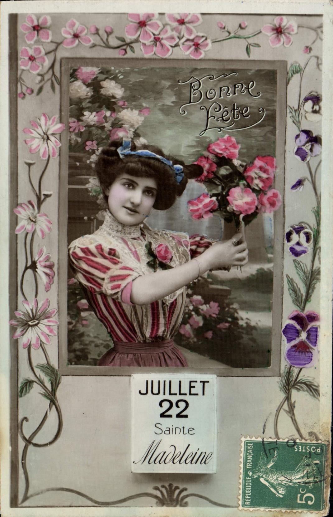 Femme avec roses — Bonne Fête — éditée par Madeline, n° 22 Juillet
