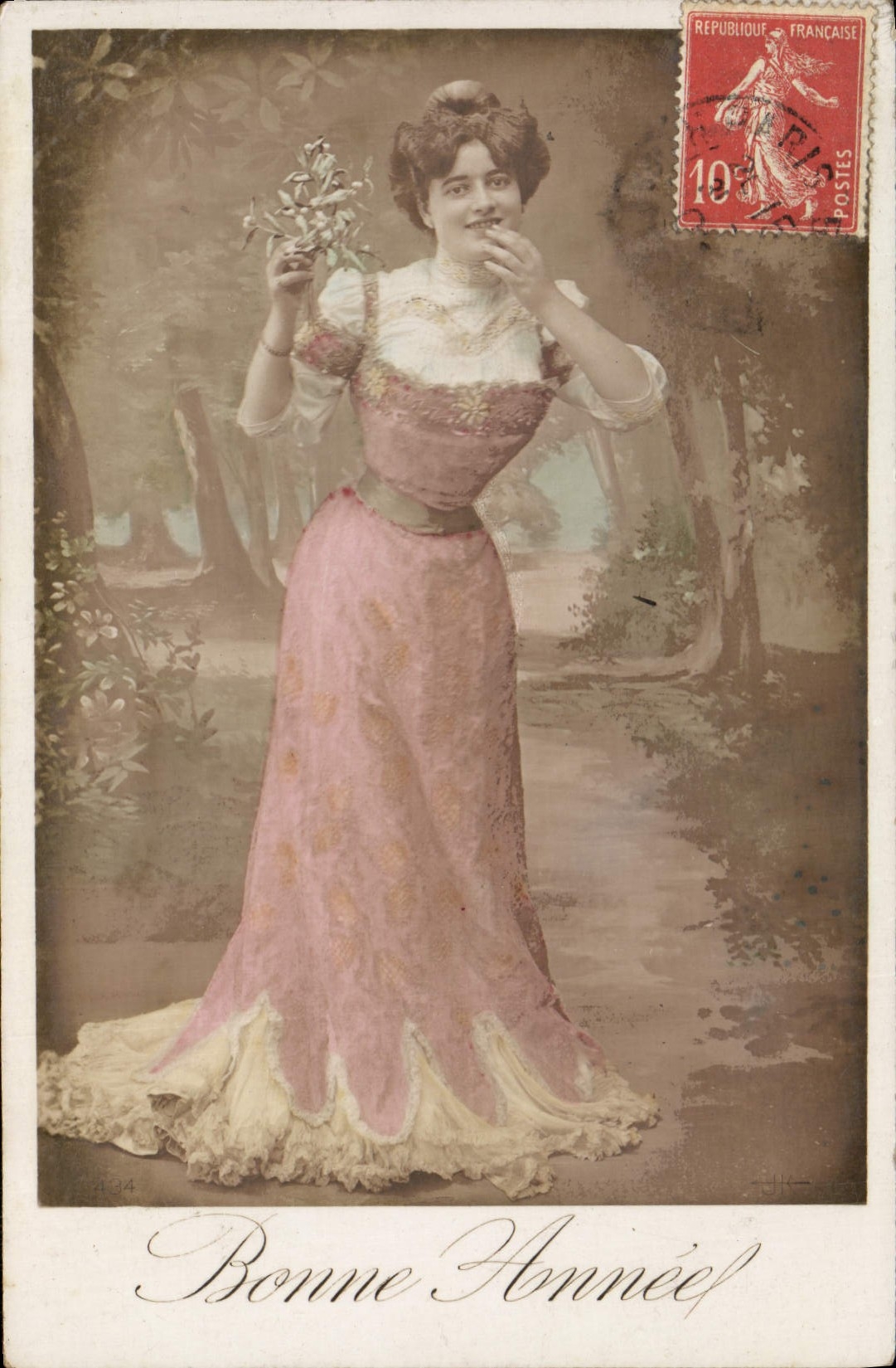 Femme en robe rose tenant des branches de laurier — Bonne Année — éditeur inconnu, n° 494