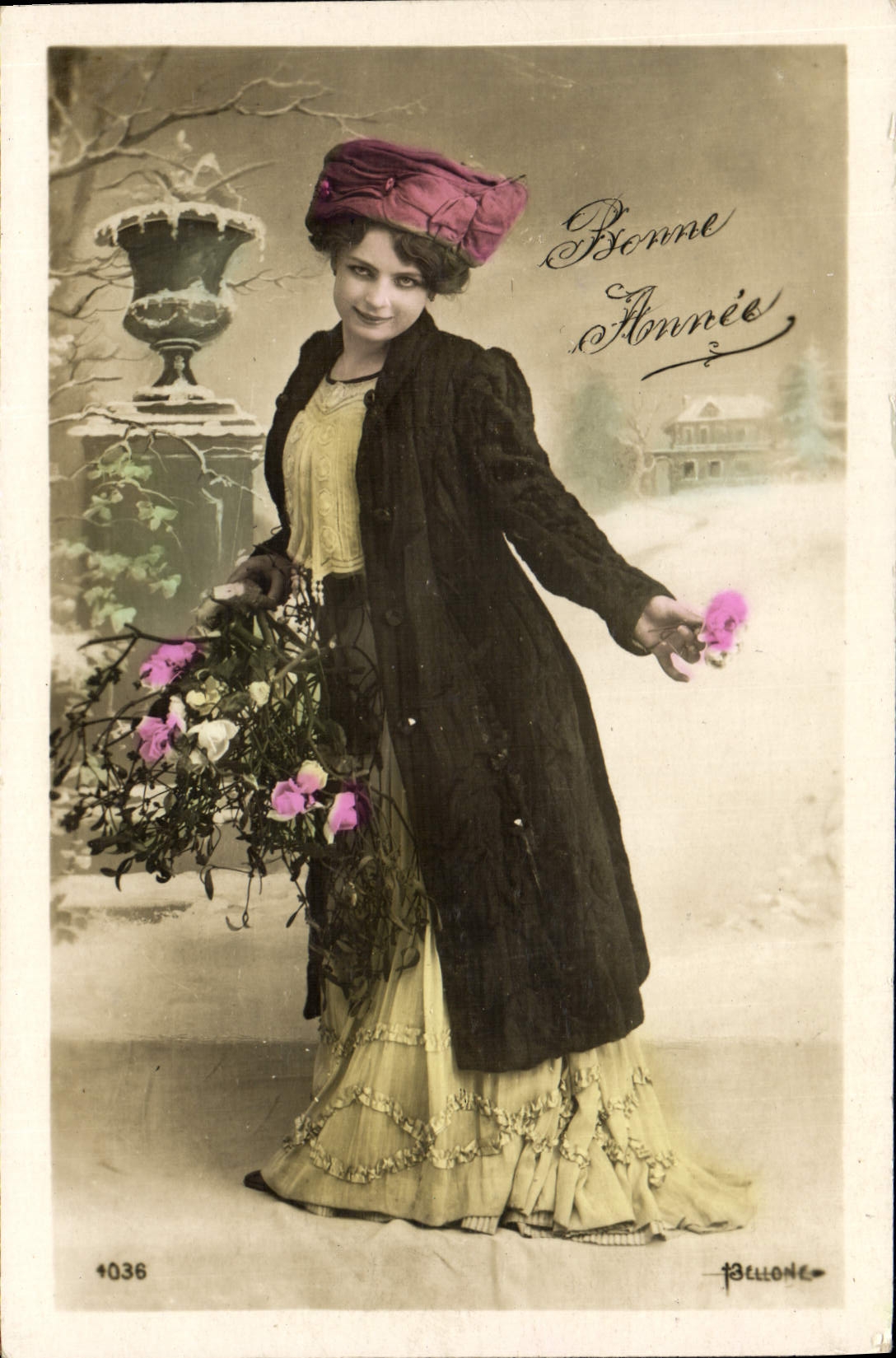 Femme en robe et manteau — scène hivernale avec fleurs — Bellone, n° 4036