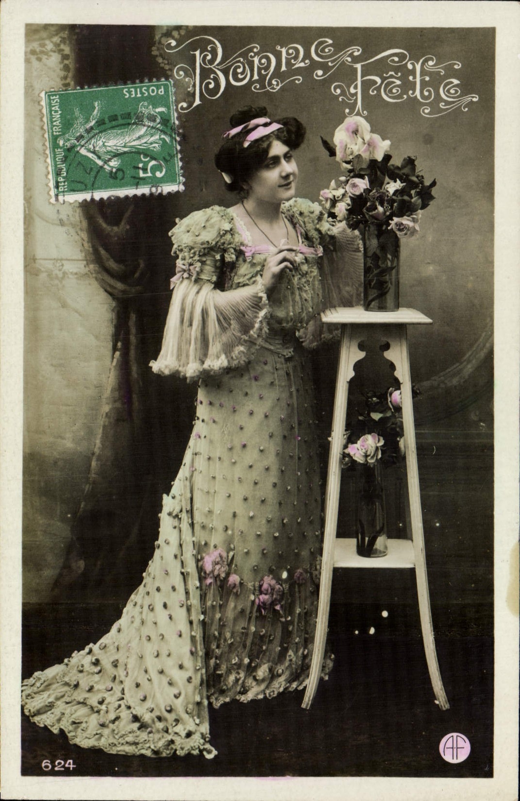 Mujer en vestido de noche — Feliz cumpleaños — AF, n° 624