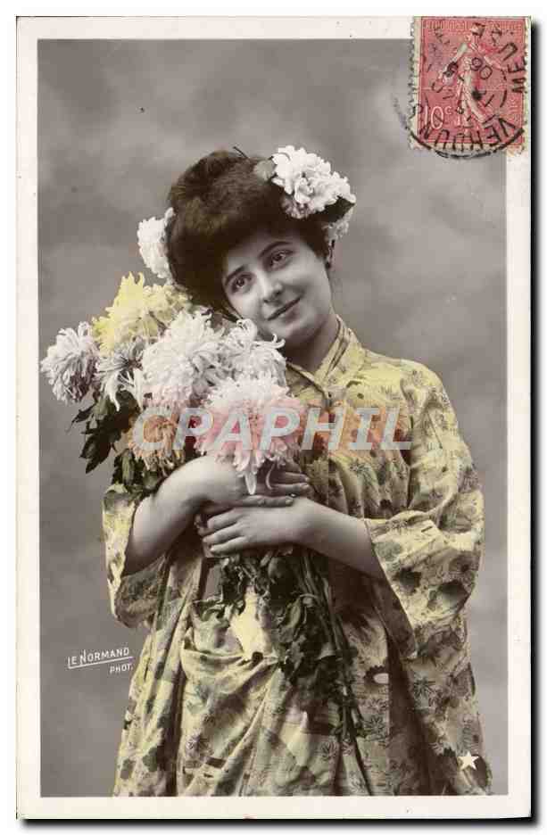 Jeune femme en kimono — fleurs — Le Normand Phot