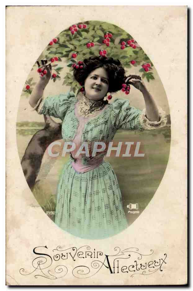 Lächelnde Frau unter einem Kirschbaum — Zärtliches Andenken — Foto J. M. (Nr. 2192)
