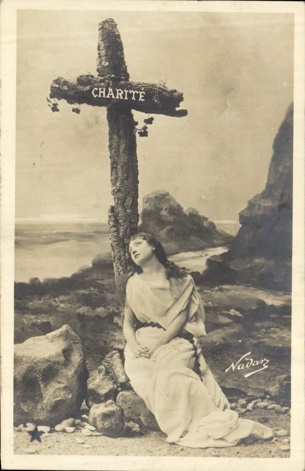 Charité — Croix de bois avec inscription — Nadarz