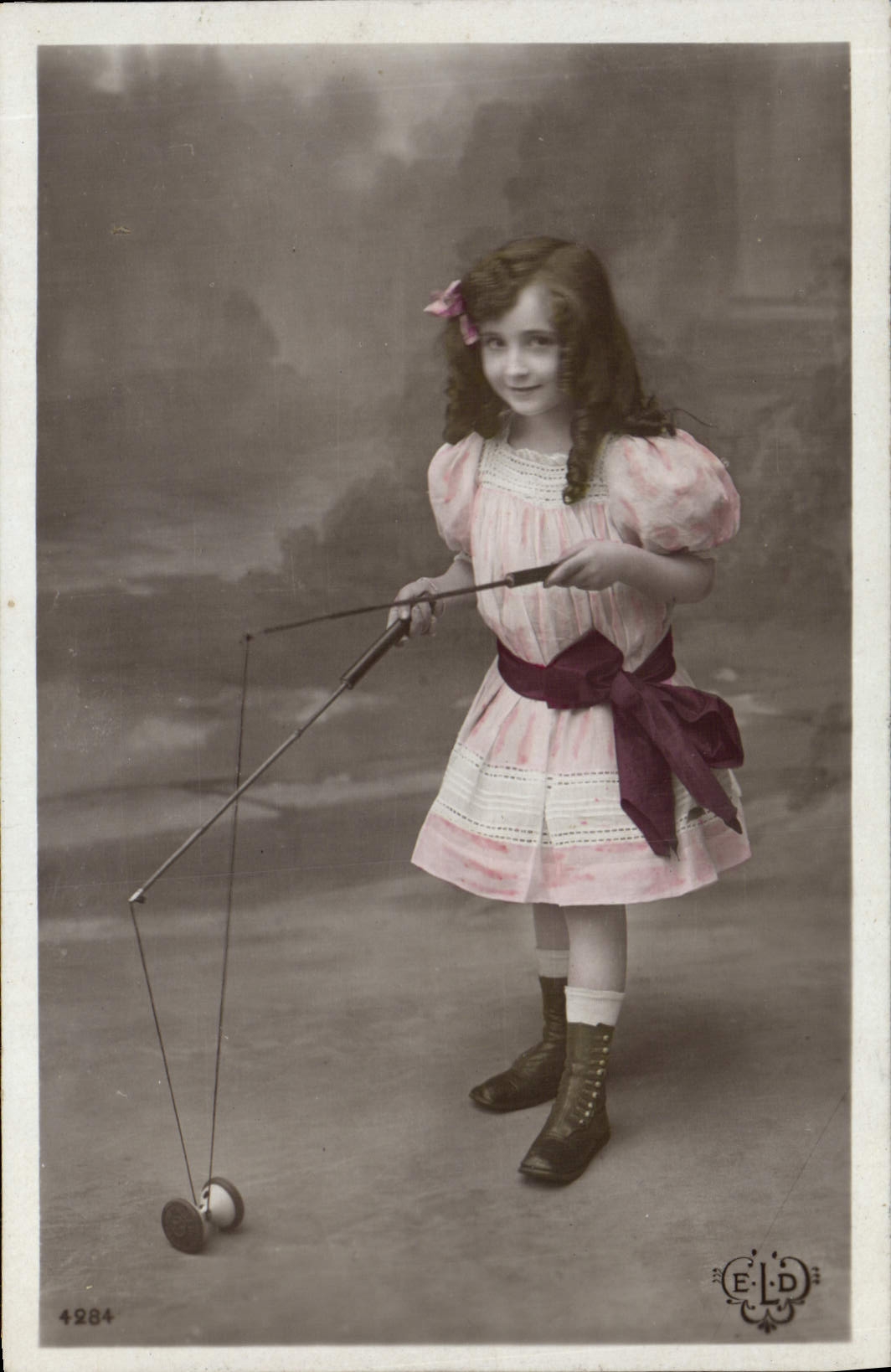 CPA Fantaisie Enfant Toupie