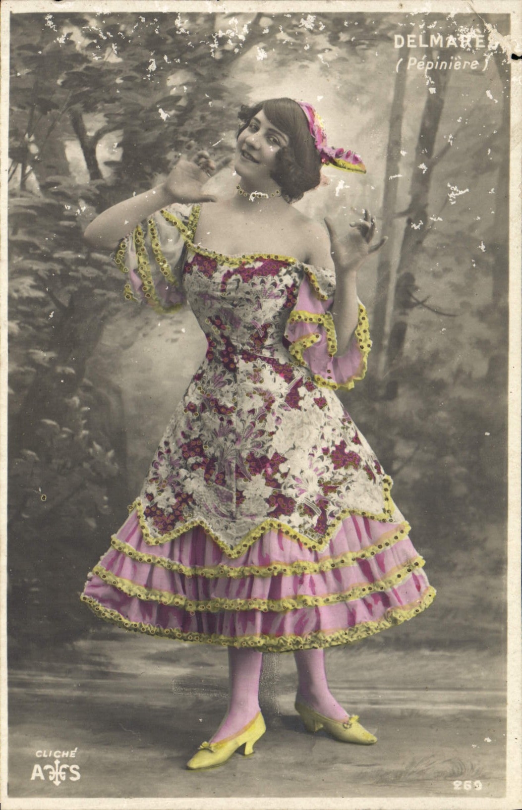 CPA Fantaisie Femme Delmares Pepiniere
