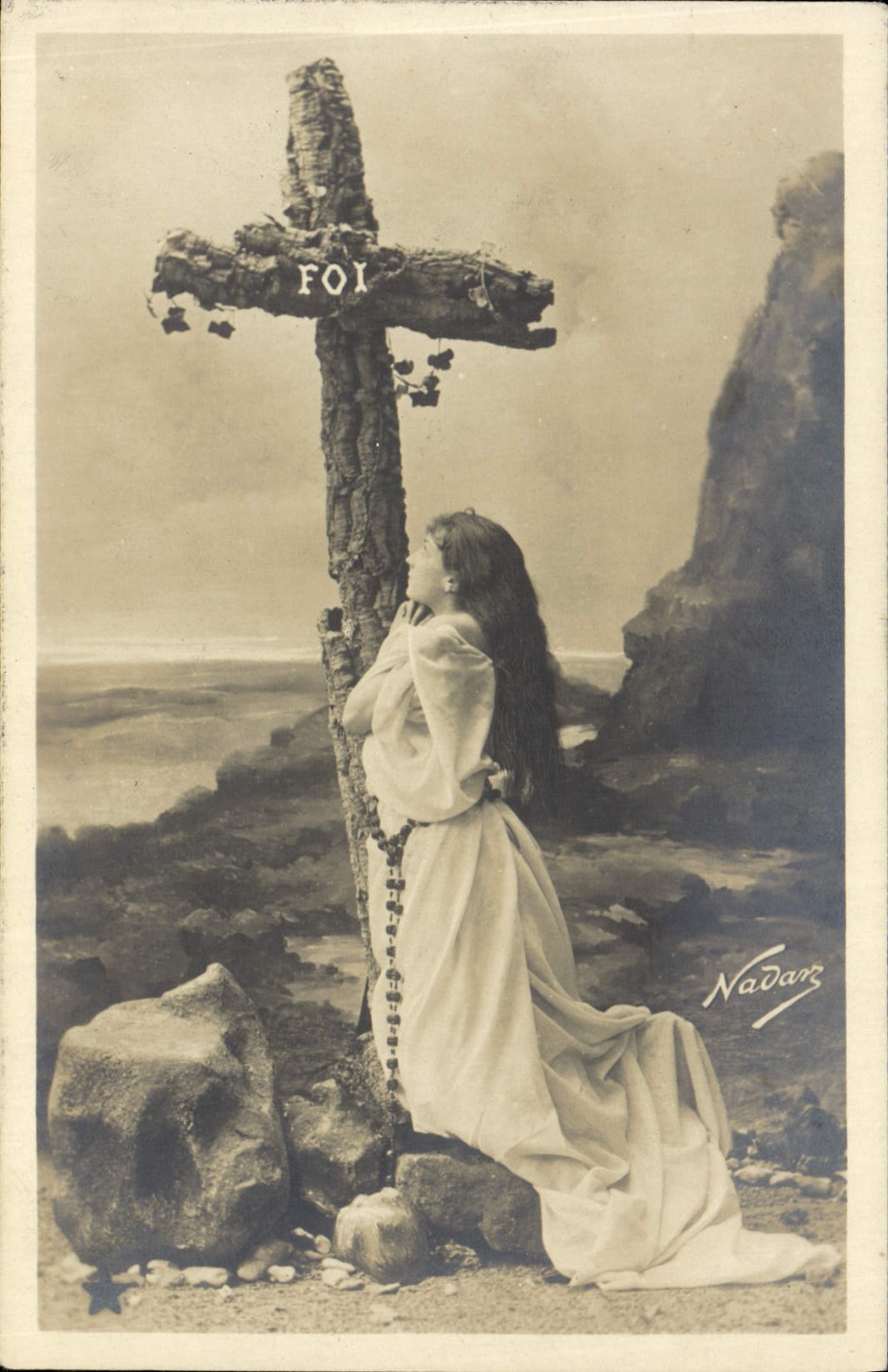 CPA Fantaisie Femme foi