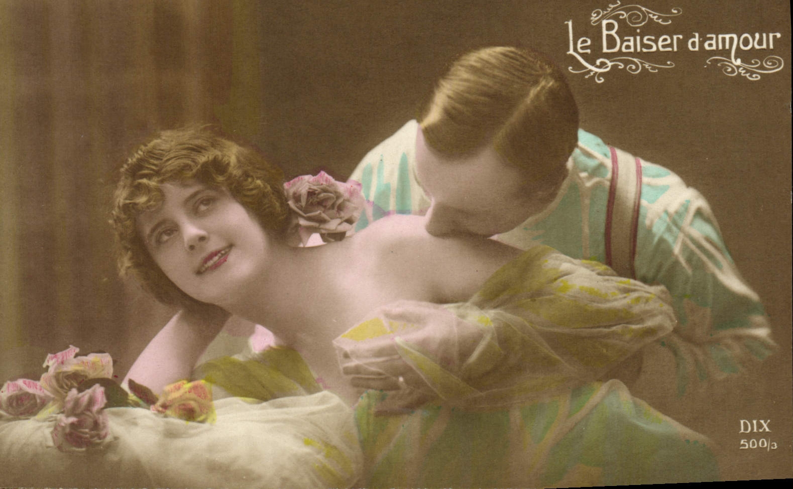 CPA Fantaisie Femme Le baiser d'amour