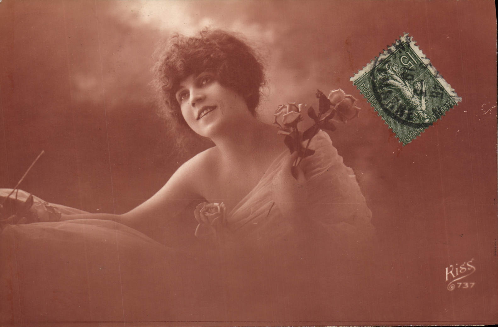 Junge Frau mit Rosen — phototypie Kiss — n°737