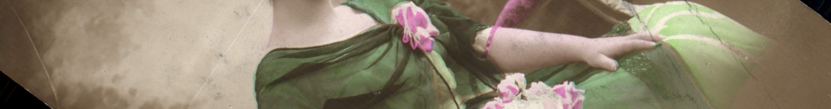 Femme en robe verte — fleurs — éditeur inconnu