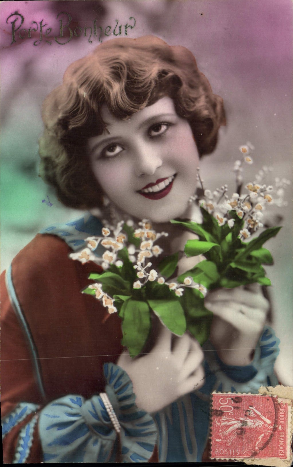 Jeune femme souriante — avec bouquet de fleurs — éditeur Porte Bonheur, timbre 50c