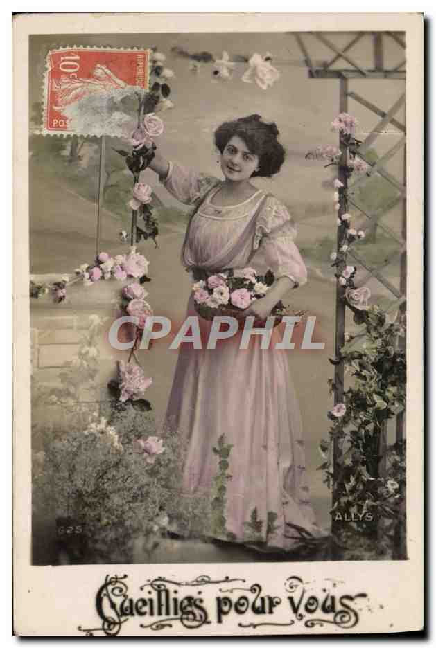 Femme cueillant des roses — carte postale colorisée — ALLYS, n°625