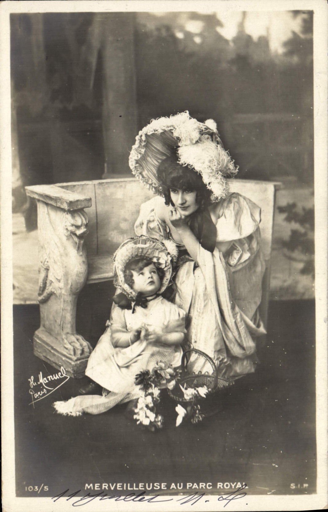 Femme et enfant au Parc Royal — S.I.P. — H. Manuel, Paris, n°103/5