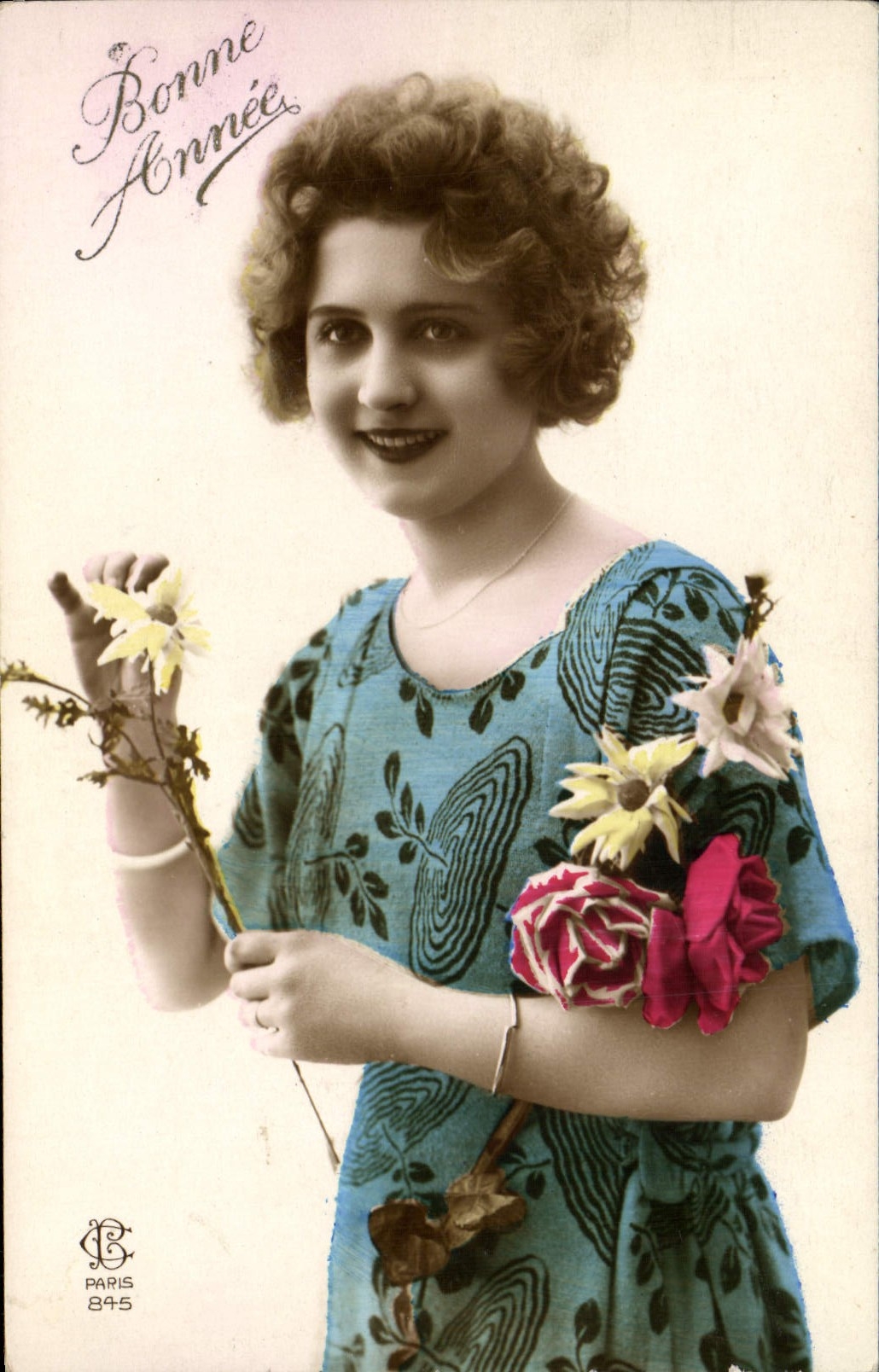 Jeune femme souriante — carte de vœux 'Bonne Année' — Paris 845, éditée par C. Paris
