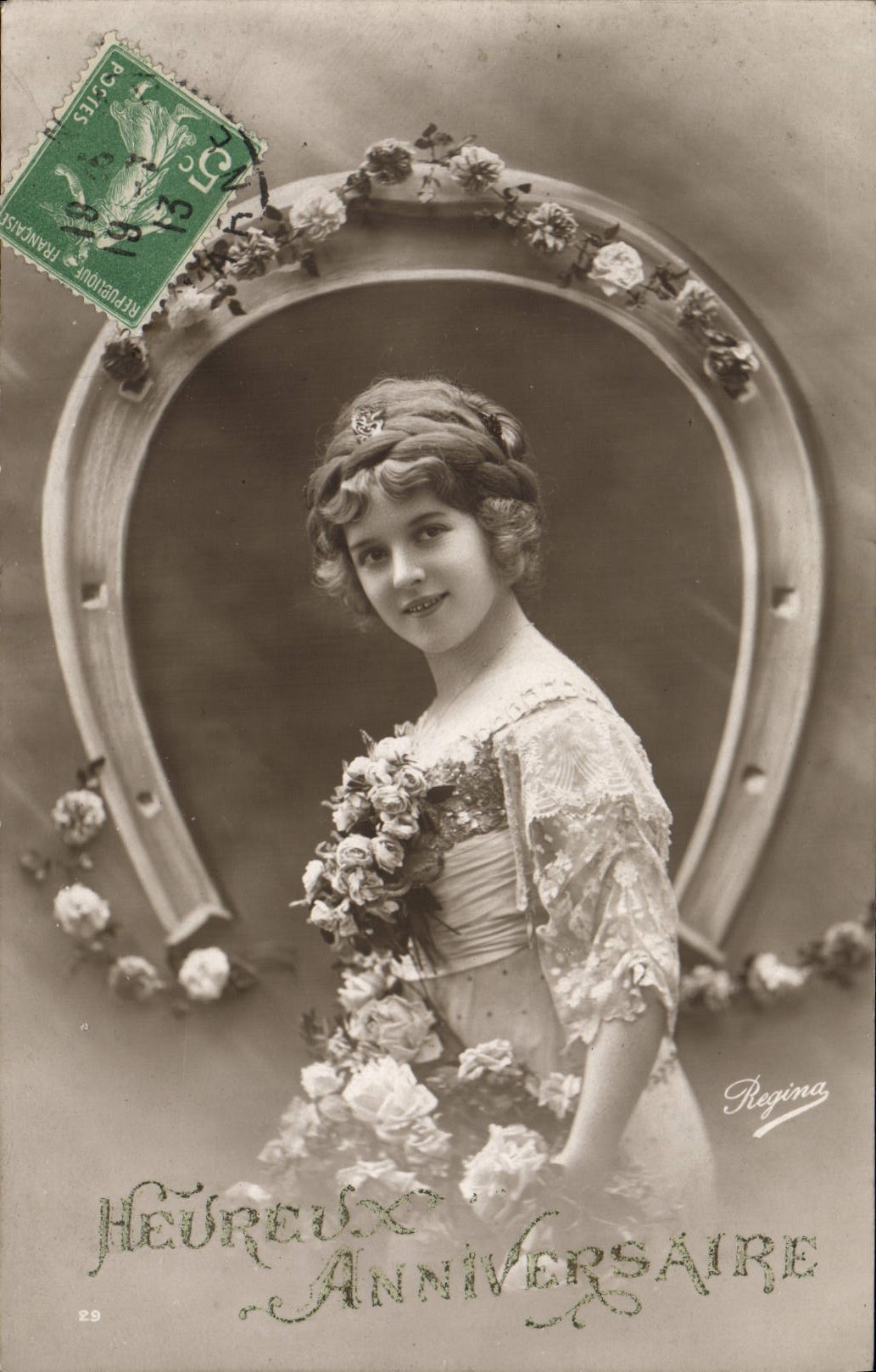 Joven mujer en vestido de estilo 1910 — Regina — n°29