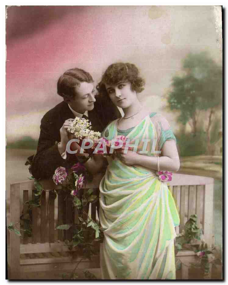 Jeune couple en extérieur — éditeur non identifié — série non visible
