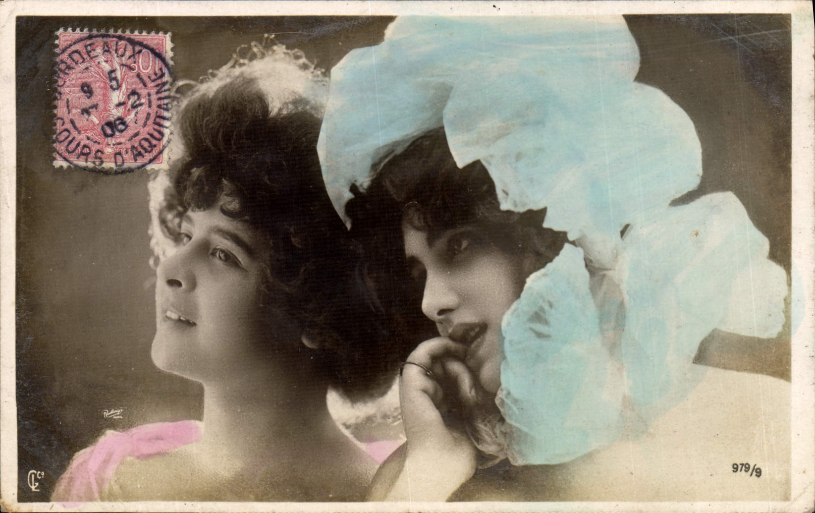 Two young women — portrait — publisher GCe, no. 979/9